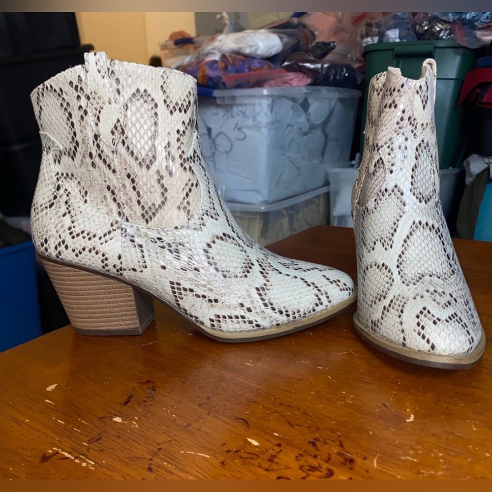 Women's Snake Print Ankle Boot